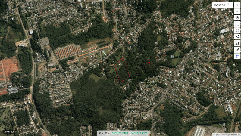Terreno com 26.216 m², piscina e reservatórios de água
