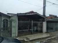 Casa padrão ocupada com 105,56 m² de área construída