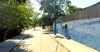 Sítio com casa modesta, 1-2 quartos, 14,52 hectares, ocupado