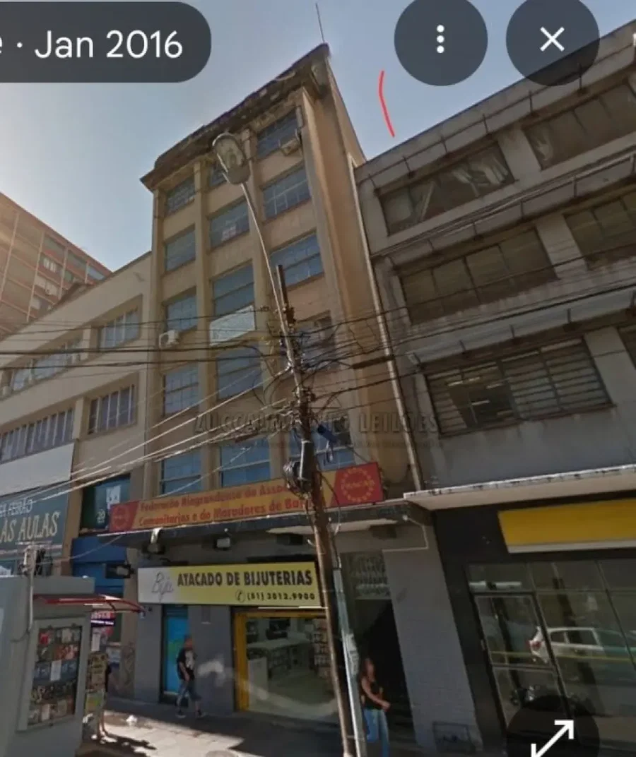 Sala comercial com 124,86m², 1 banheiro, desocupada