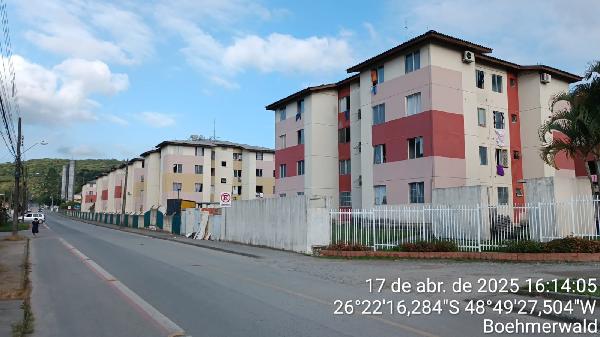 Apartamento 2 quartos, 49m², WC, sala, cozinha, desocupado