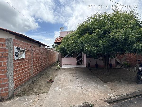 Casa com 2 quartos, 1 banheiro e área construída de 58,5m²