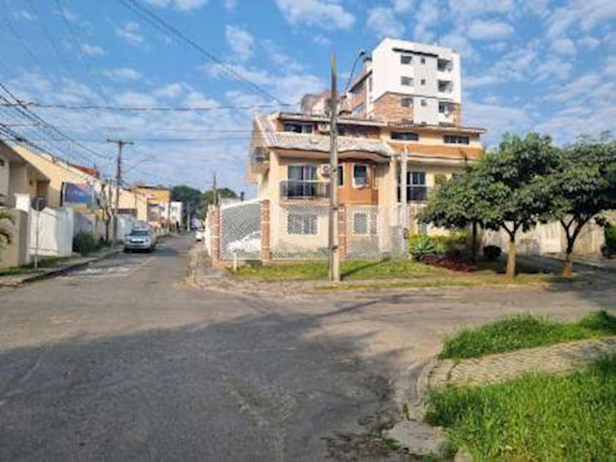 Casa em Condomínio no Centro com 3 Quartos e 2 Banheiros