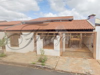 Casa com 3 quartos, suíte, varanda e 221,25m² construída