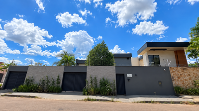 Casa ocupada com 450,14 m² de construção