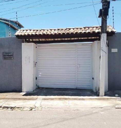 Casa com 2 quartos, 1 banheiro, varanda e 1 vaga de garagem