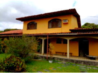 Casa colonial com área de lazer e 4 vagas de garagem em São Luís/MA