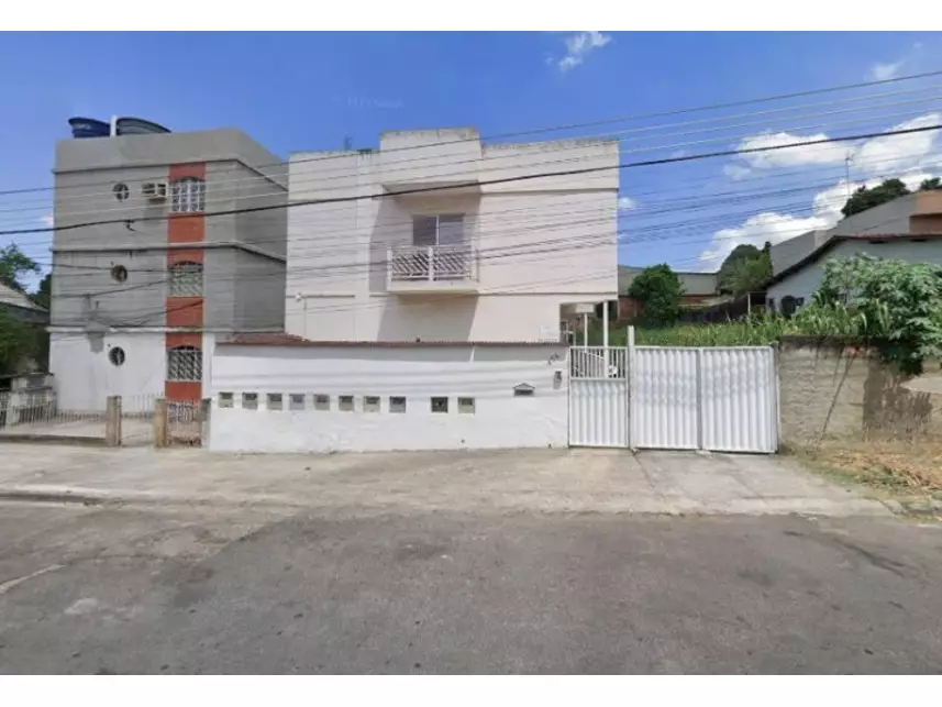 Casa em Leilão com 65m² Construída e Vaga