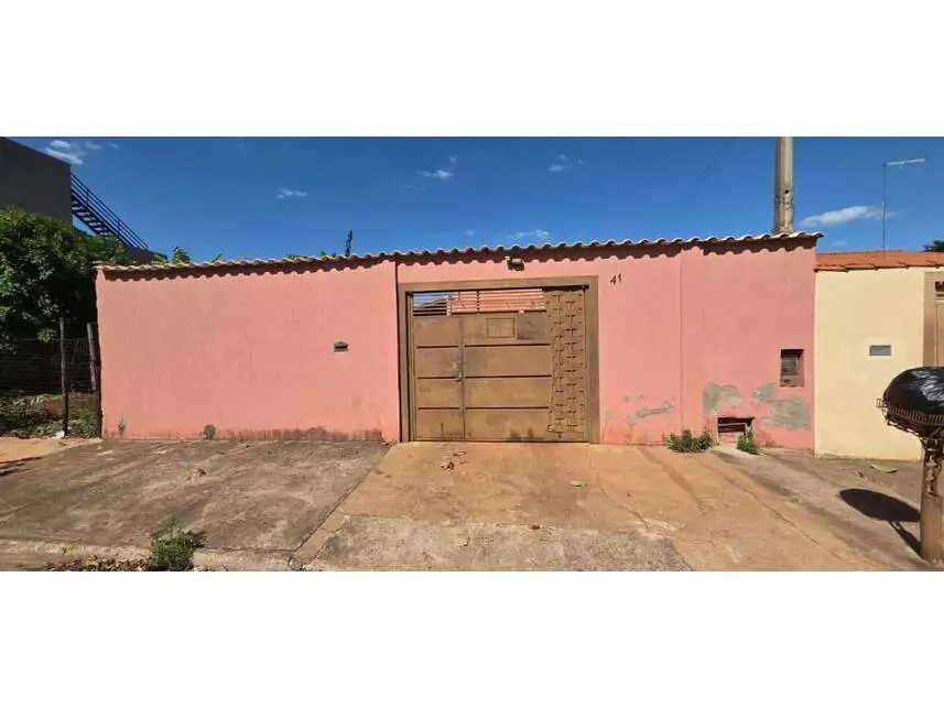 Casa ocupada com 197m² construídos em Jardim São Lucas