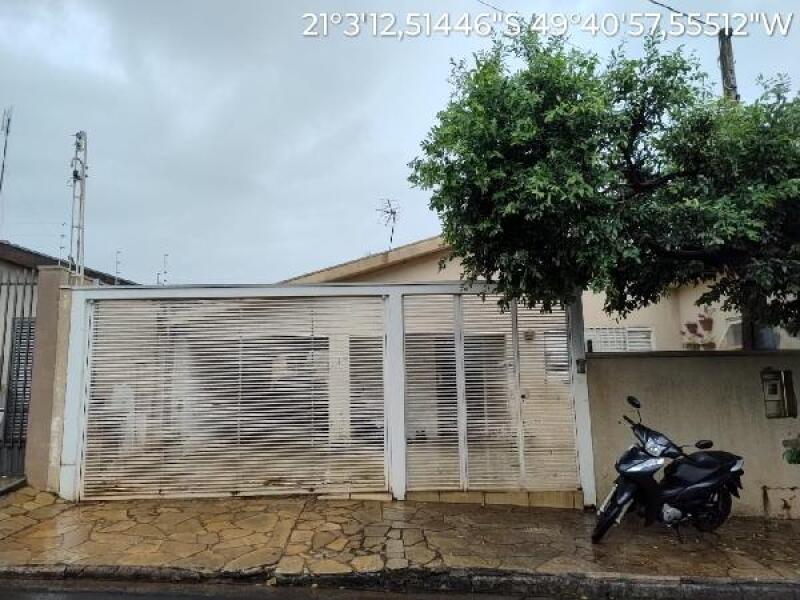 Terreno amplo com 0 quartos e 0 banheiros, área total 0 m²