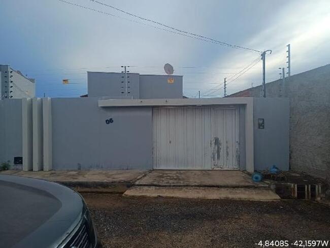 Casa com 2 quartos, 1 banheiro, vaga de garagem e 58,76m² privativos