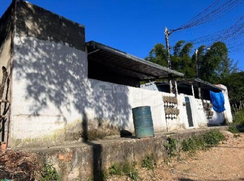 Casa em São Gonçalo com 44m², 1 quarto e 1 banheiro