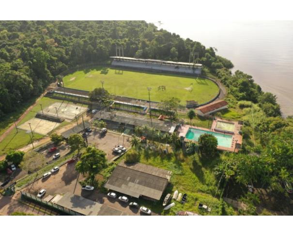 Complexo com área de 53.090 m² e prédios administrativos