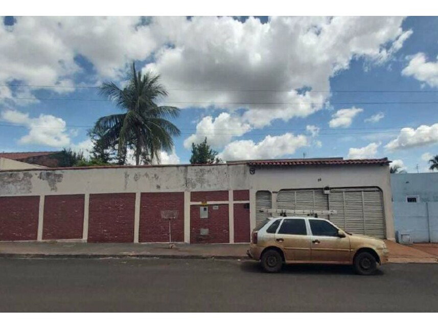 Casa em leilão com 4 quartos e 5 banheiros