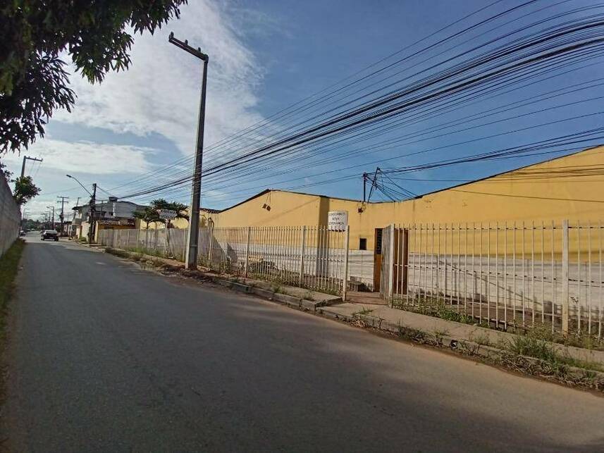 Casa Desocupada em Condomínio com 518m² de Terreno