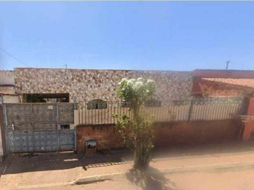 Casa em Leilão com 50.95m² de Área Construída