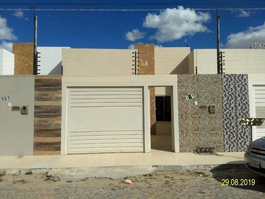 Casa padrão com 3 quartos, 2 banheiros, 1 vaga, 87,5m² construída, ocupada