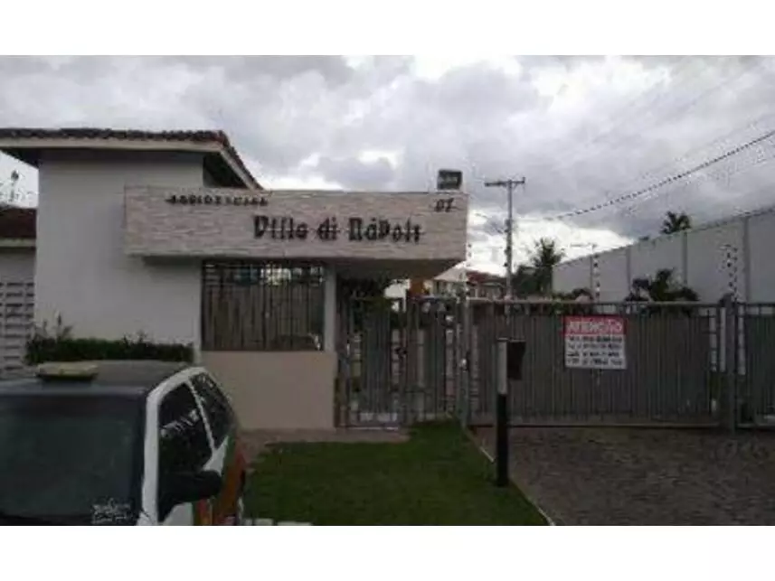 Casa em Leilão com 214m² Construída e 232m² de Terreno