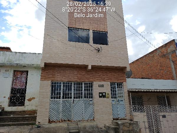 Casa com 2 quartos, 2 banheiros, 1 vaga e 68,58m² construída