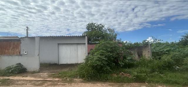 Casa residencial com 2 quartos e 1 banheiro, área construída de 61.87m², desocupada