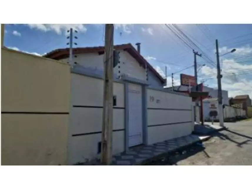 Casa Ocupada com 2 Quartos e 1 Banheiro em Leilão