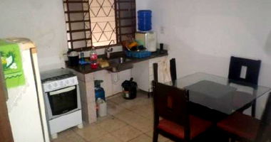 Casa Ocupada em Valparaíso de Goiás com 2 Quartos e Quintal