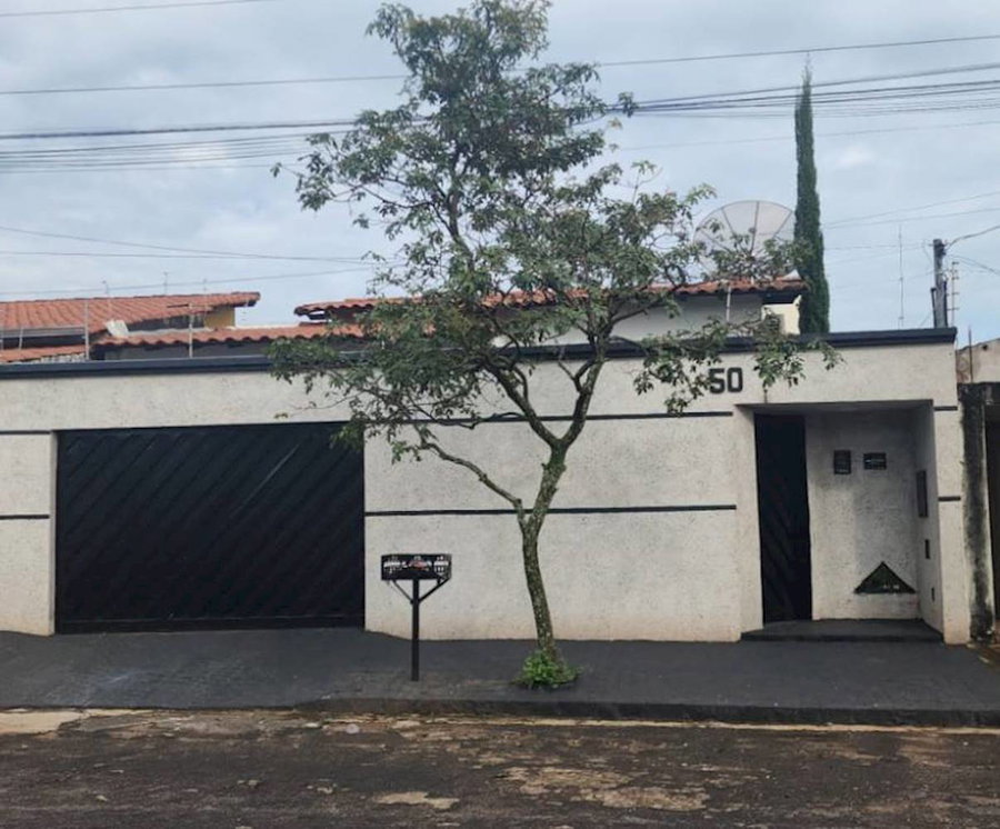 Casa Ocupada com 4 Quartos e 1 Vaga em Uberlândia/MG