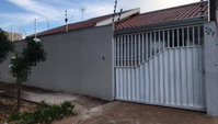 Casa Ocupada com 3 Quartos e 3 Banheiros em Maringá