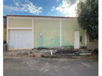 Casa ocupada com 112,05m² construídos