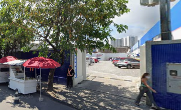Lotes 21, 22 e 23 com estacionamento, 3 quartos, 2 banheiros, 1.000m²