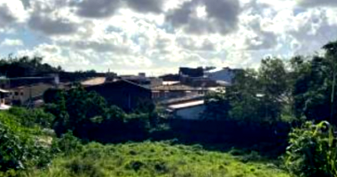 Lote desocupado com 2520.98 m² de terreno em Itapoan