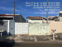 Casa com 2 quartos, 1 banheiro, 61,84m² construída, desocupada