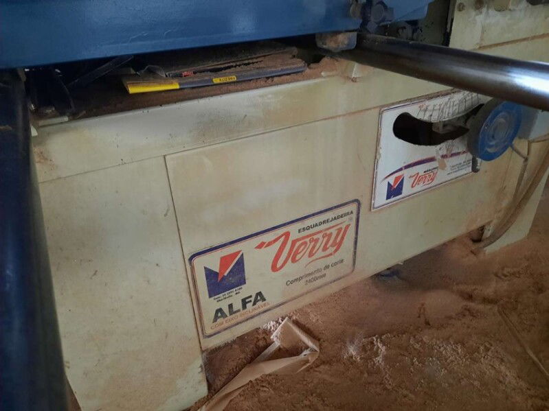 Máquina Esquadrejadeira Industrial Uerry Alfa em Bom Estado