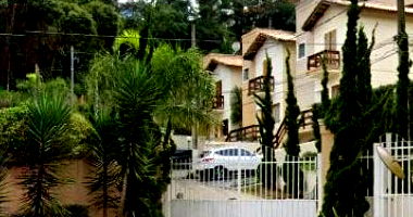 Casa 3 quartos com suíte, 107 m² construída, condomínio fechado