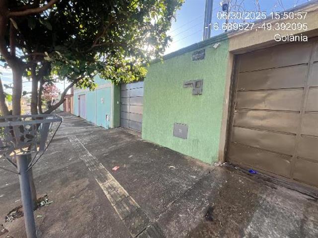 Casa em Goiânia com 2 quartos e 2 vagas