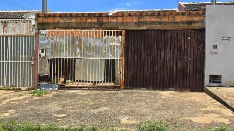 Casa com 2 Quartos e Varanda em Jardim Ana Beatriz I