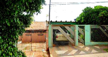 Terreno com 2 Casas e Área Total de 360m² em Campo Grande