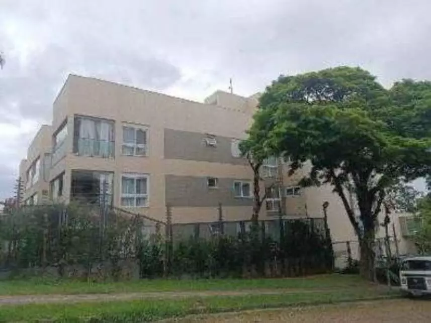 Apartamento com 3 vagas de garagem em leilão