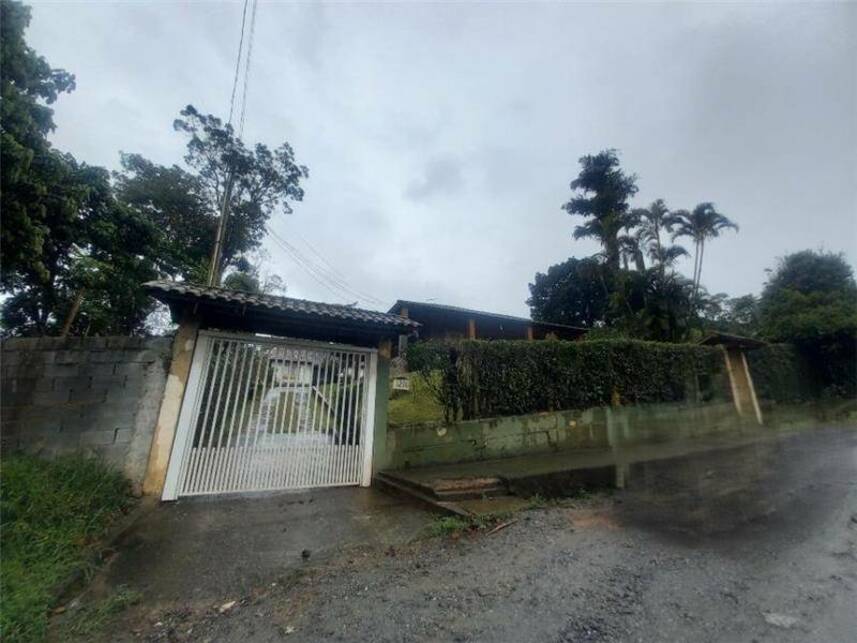 Casa em leilão com 4 quartos e 3 banheiros em Santa Isabel/SP