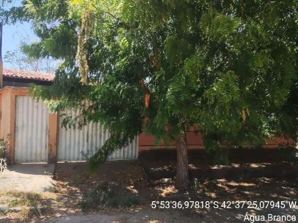Casa com 3 quartos, 2 banheiros e 1 vaga de garagem