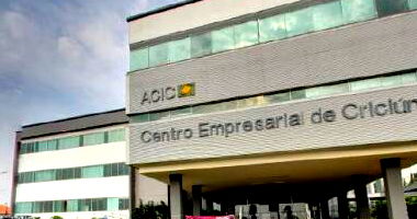 Sala Comercial com 2 unidades, 2 banheiros, 92,9m² construída, desocupada