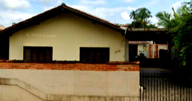 Casa residencial com 130,84m² construída, ocupada