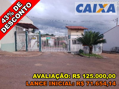 Casa com 2 Quartos e 1 Vaga em Valparaíso de Goiás