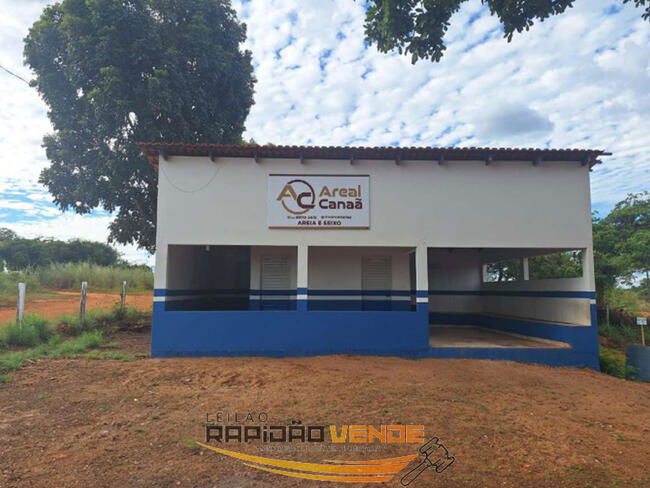 Chácara Canaã com 2 banheiros, 2 vestiários e área construída de 60m²