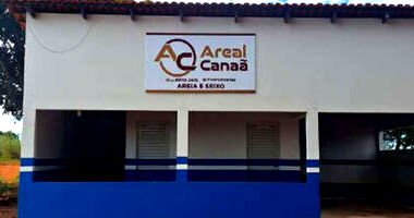 Chácara Canaã com 2 banheiros, 2 vestiários e área construída de 60m²