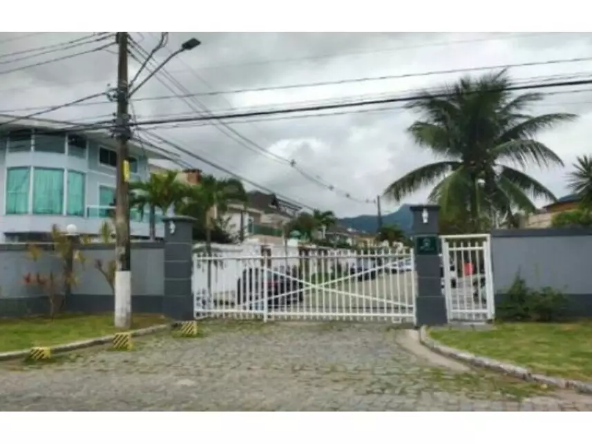 Casa em Leilão com 195m² Construída em Vargem Pequena