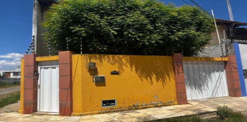 Sobrado com 3 suítes e 186m² de área construída