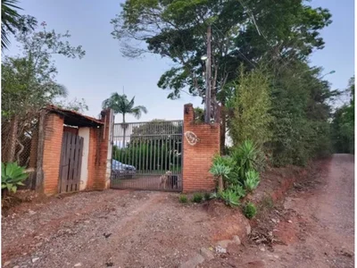 Chácara com Casa, Piscina e Área de Lazer em Atibaia