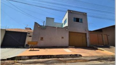 Casa Ocupada com 3 Quartos e 204 m² de Área Construída