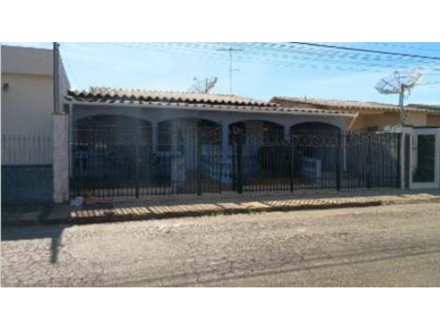 Casa com 1 vaga, 360m² de terreno, ocupada